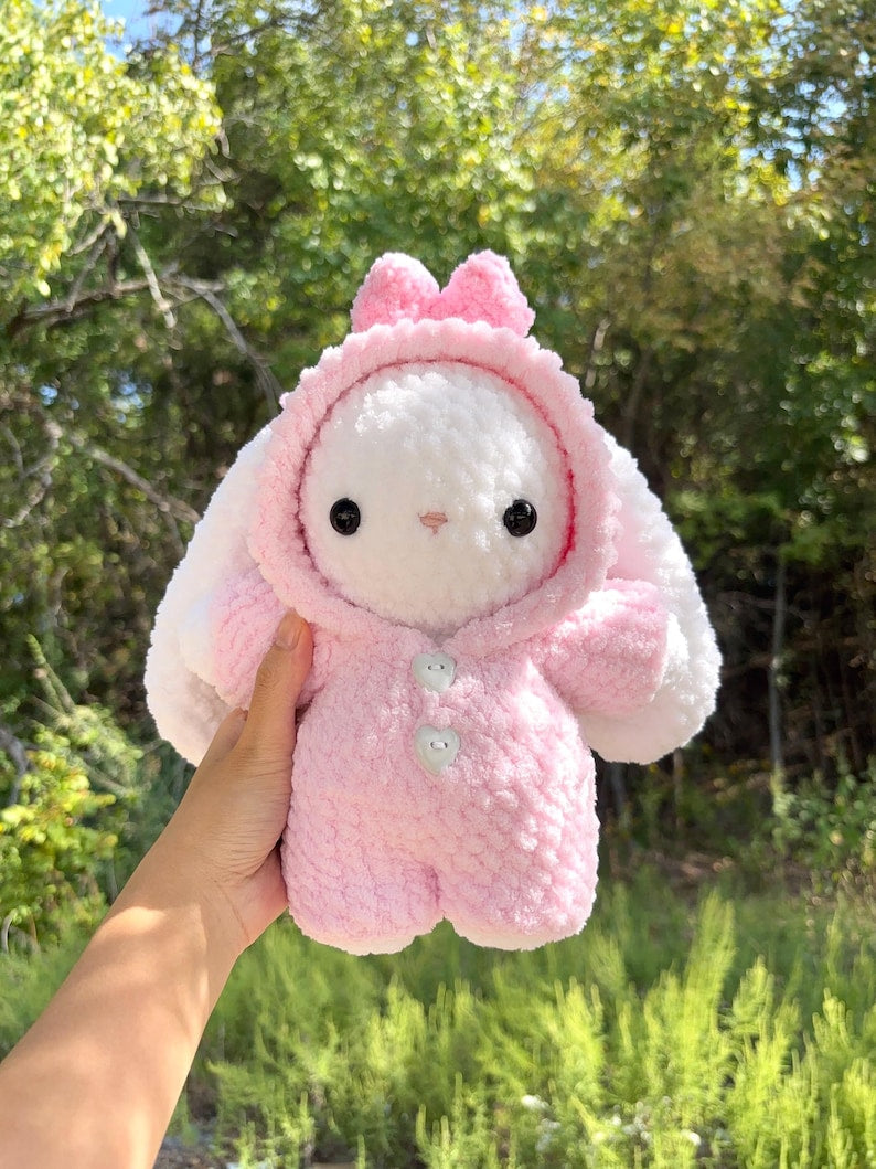 11-in-1 Häkelanleitung – Baby-Hase mit Kleidung